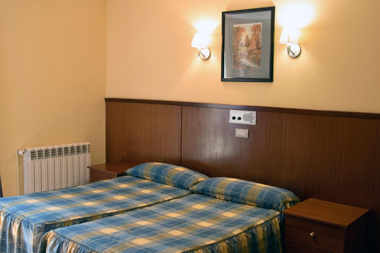 Pensio La Creu Hotel Esterri D'Aneu Ngoại thất bức ảnh