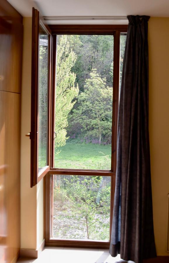 Pensio La Creu Hotel Esterri D'Aneu Ngoại thất bức ảnh